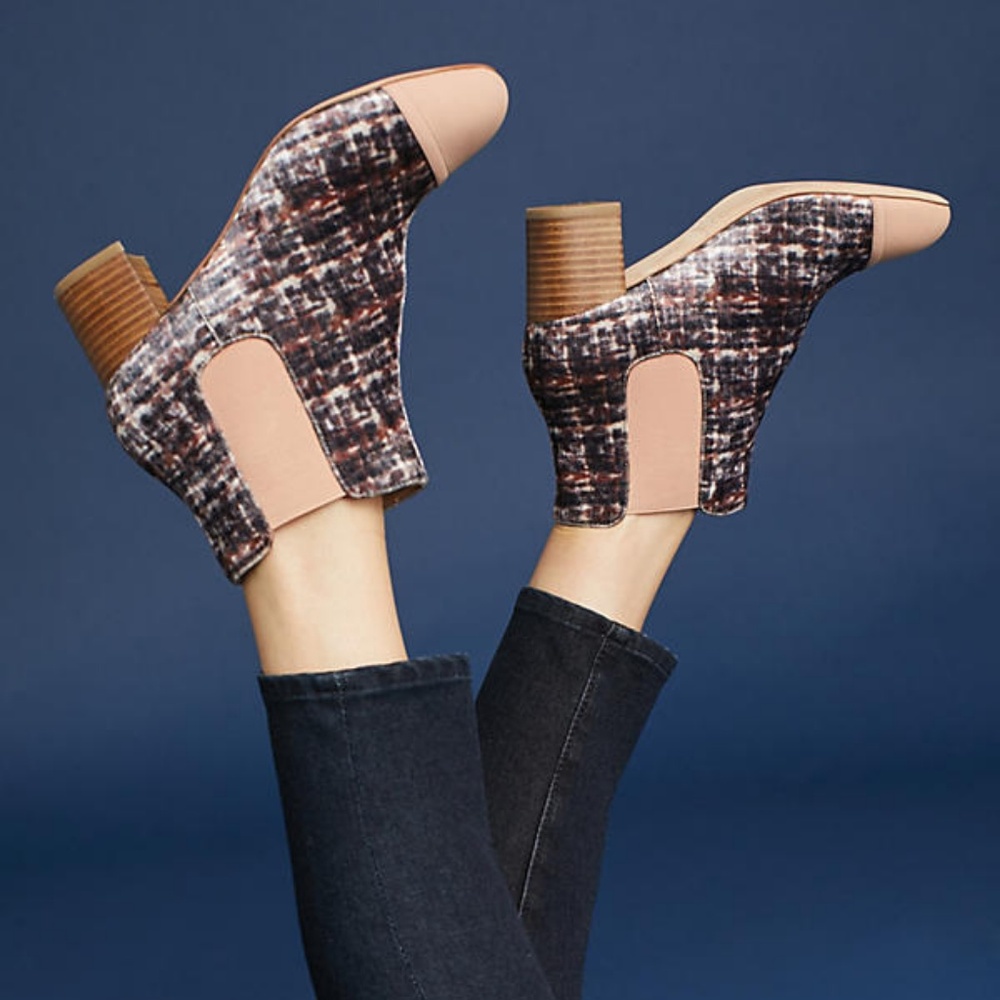 ANTHROPOLOGIE Chelsea Boots 6 boots velvet